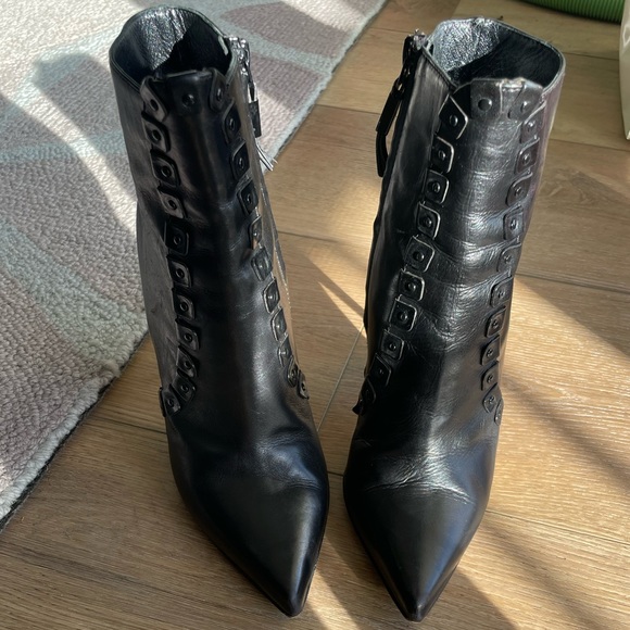Burberry stiletto booties 6-1/2 - Picture 1 of 8